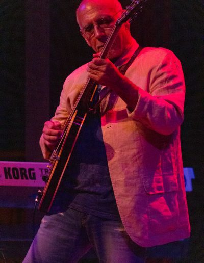 Guitarist Larry Carlton and band performing